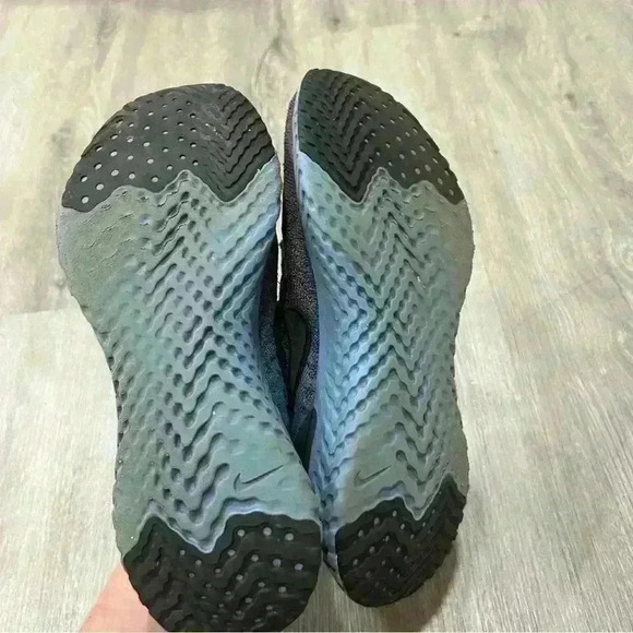 Nike Epic React Flyknit 2 Sneakers - Picture 6 of 7